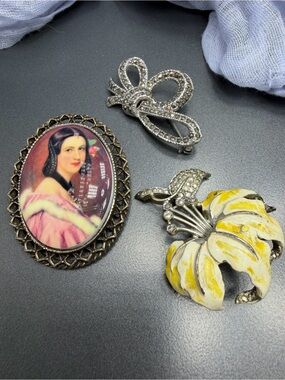Vintage Brooches Portrait and Floral